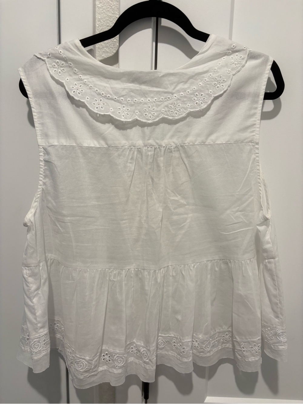 Francesca's Collections White Eyelet Button-Front Peplum Sleeveless Top - Picture 3 of 4